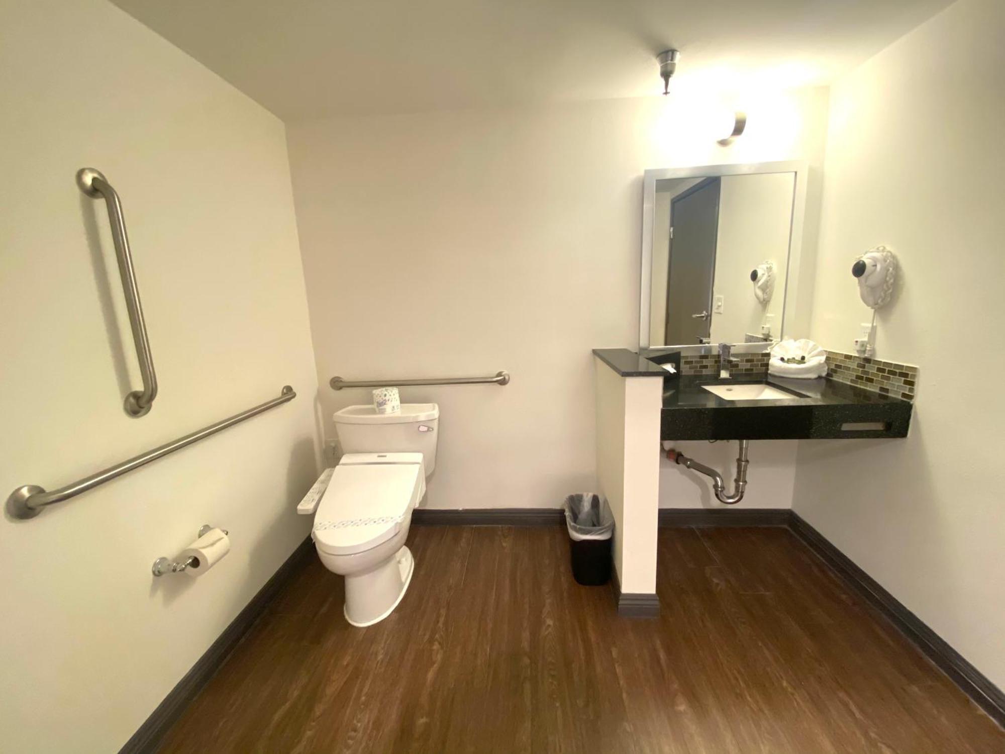 Redac Gateway 3* Torrance